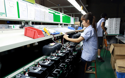Shenzhen songrui electric door &amp; window systems Co., Ltd linea di produzione in fabbrica