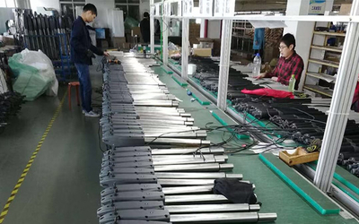 Shenzhen songrui electric door &amp; window systems Co., Ltd linea di produzione in fabbrica